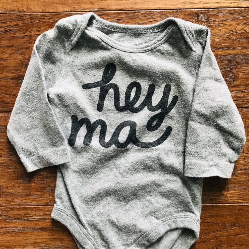 🌟4 Piece 3-6 Month Old Carter's LS Onesie Bundle - Picture 4 of 7